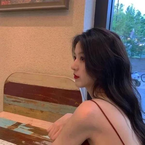 湖中女人